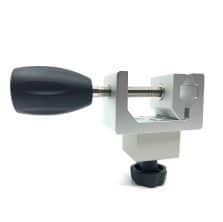 Universalklaue für Normschienen 10 x 25 mm <br>sowie für Rundrohre Ø 18-40 mm <br>mit Aufnahme Ø 10 mm <br> für z.B. LED-Leuchten, Stative, Gelenkarme